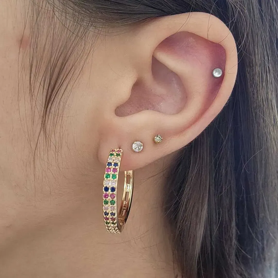 BRINCO ARGOLA MÉDIA CRAVEJADO EM MICROZIRCÔNIAS COLORIDO