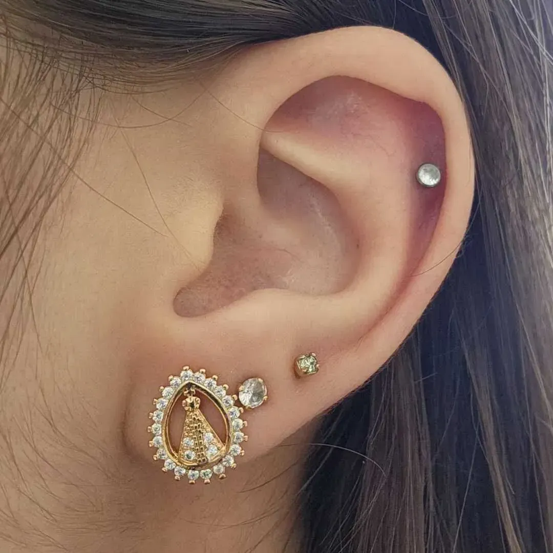 BRINCO NOSSA SENHORA APARECISA CRAVEJADA EM MICROZIRCÔNIA CRISTAL