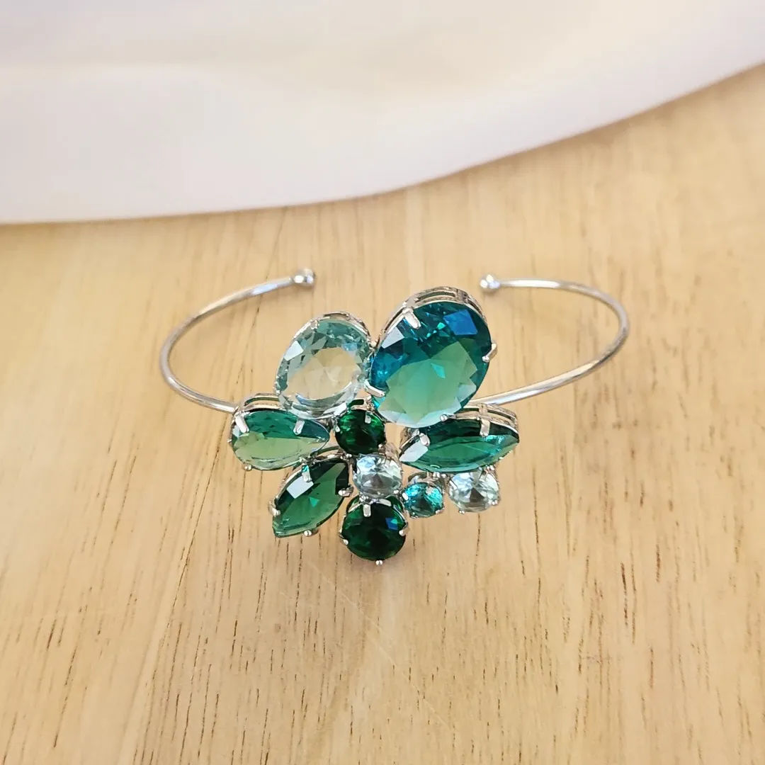 BRACELETE LUXO PEDRAS VERDES TONS VARIADOS