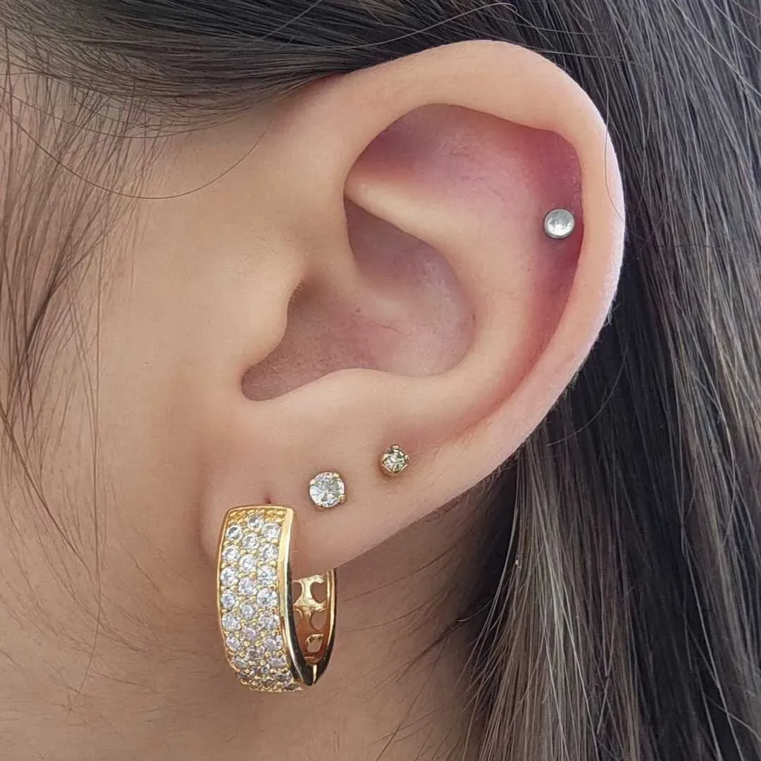BRINCO ARGOLA  OVAL CRAVEJADA EM MICROZIRCÔNIAS