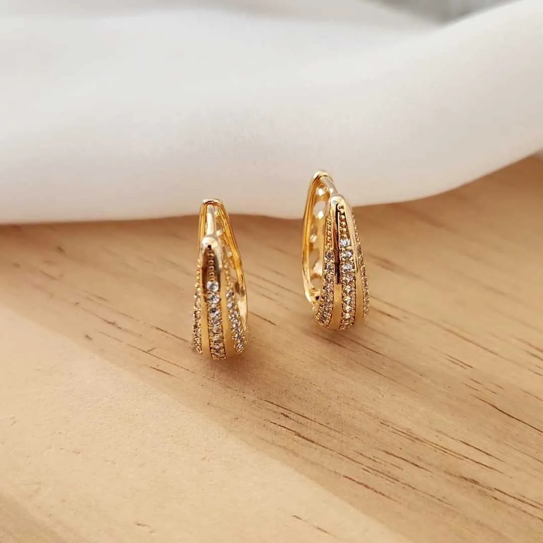 BRINCO ARGOLA GOTA CRAVEJADA EM MICROZIRCÔNIAS