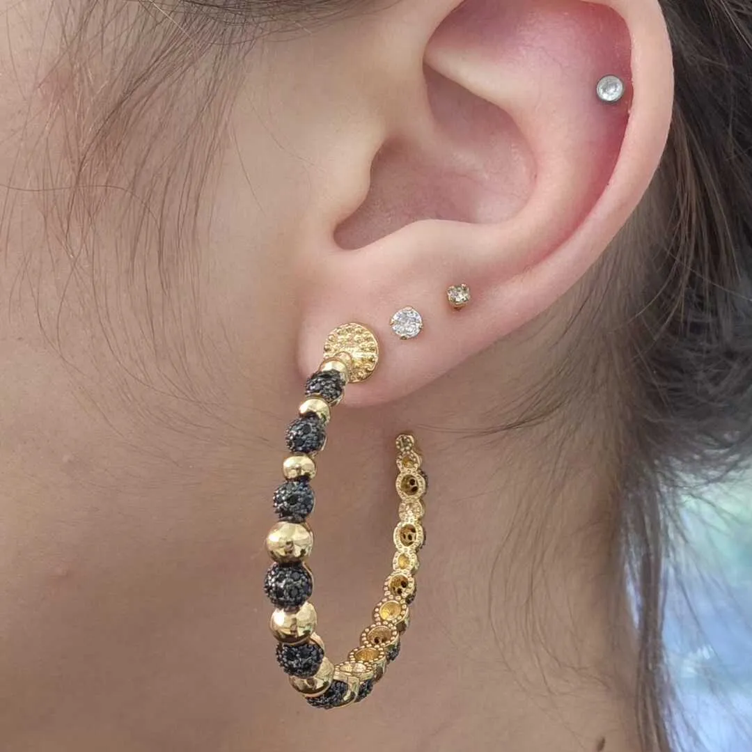 ARGOLA BOLINHAS DOURADA E ZIRCÔNIAS NEGRAS