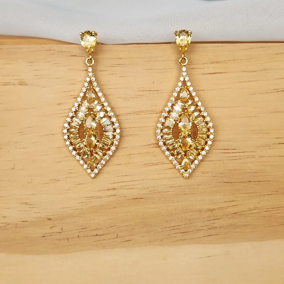 BRINCO GOTA  NAVETE CITRINO AMARELO E MICROZIRCÔNIAS CRISTAL