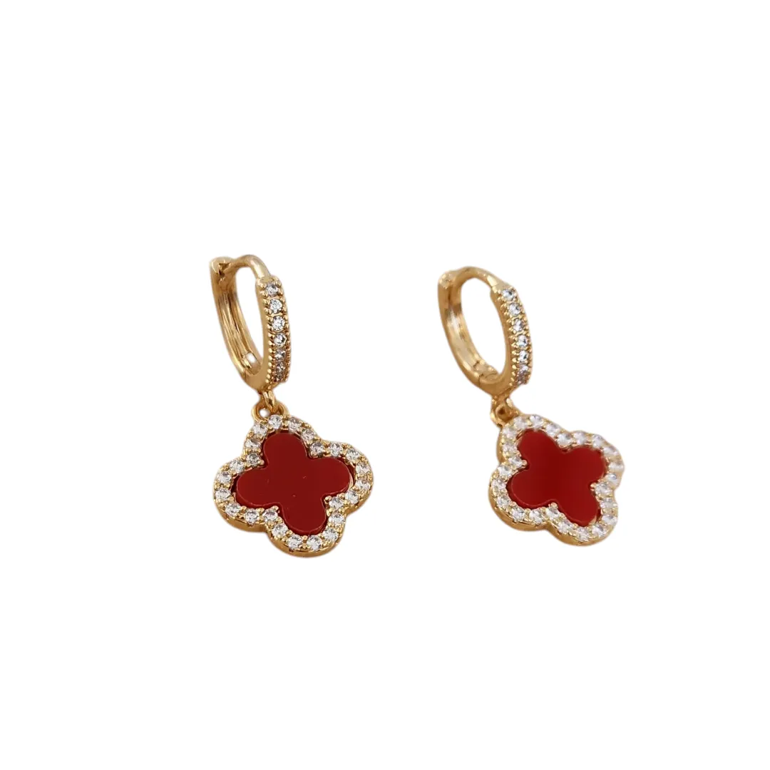 BRINCOS ARGOLINHA GANCHO  TREVO DE QUATRO FOLHAS CRAVEJADO BANHO OURO VERMELHO