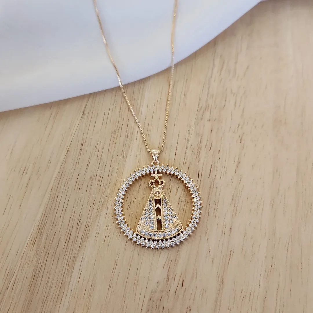 COLAR CORRENTE VENEZIANA 40+5CM COM PINGENTE NOSSA SENHORA APARECIDA CRAVEJADO EM MICROZIRCÔNIAS CRISTAL