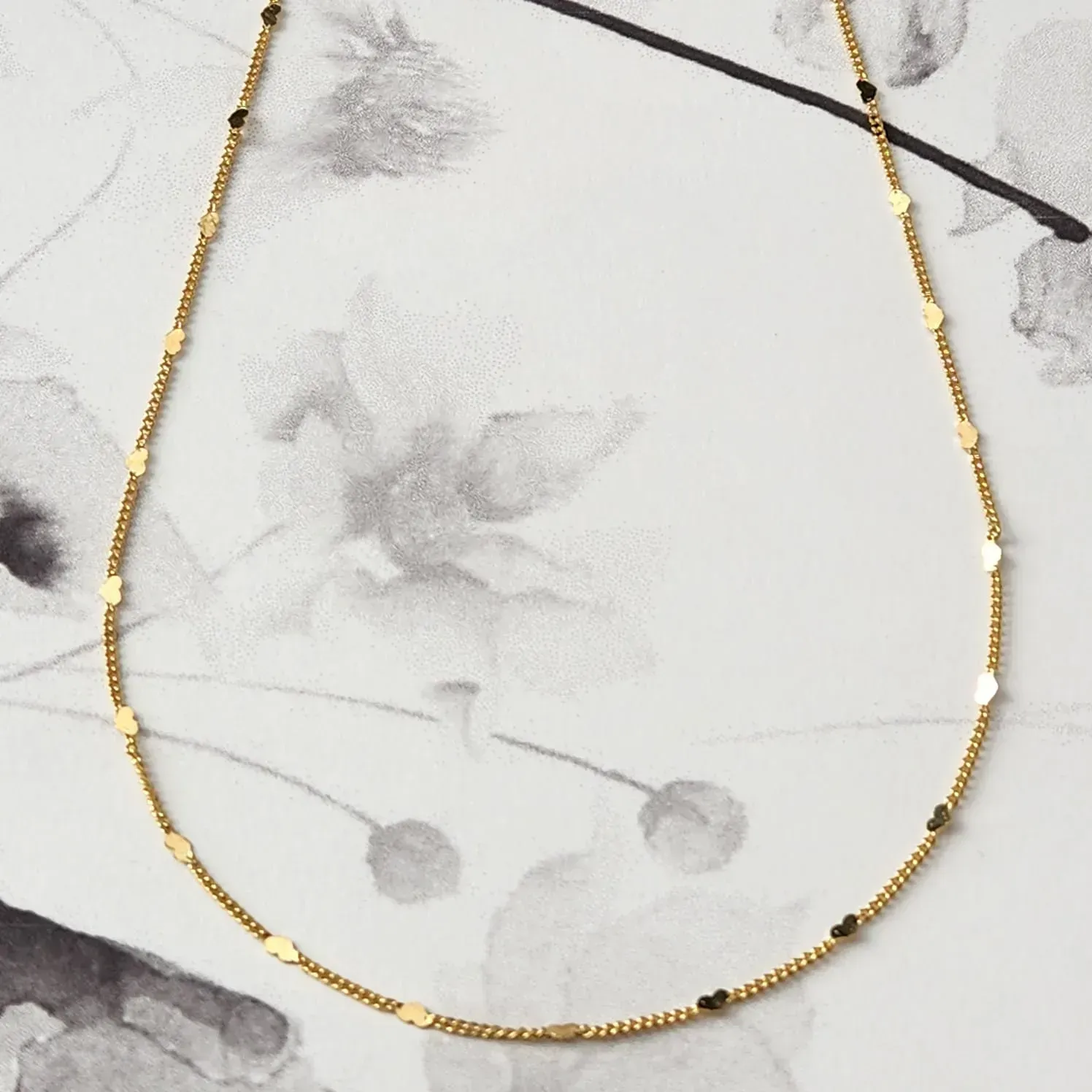 COLAR DOURADO CORAÇÕES