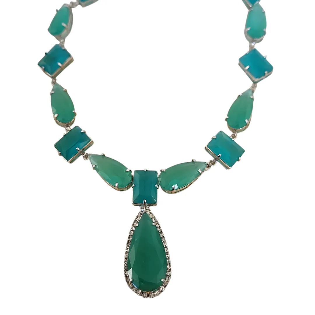 COLAR LUXO PEDRAS FORMAS TONS DE VERDE