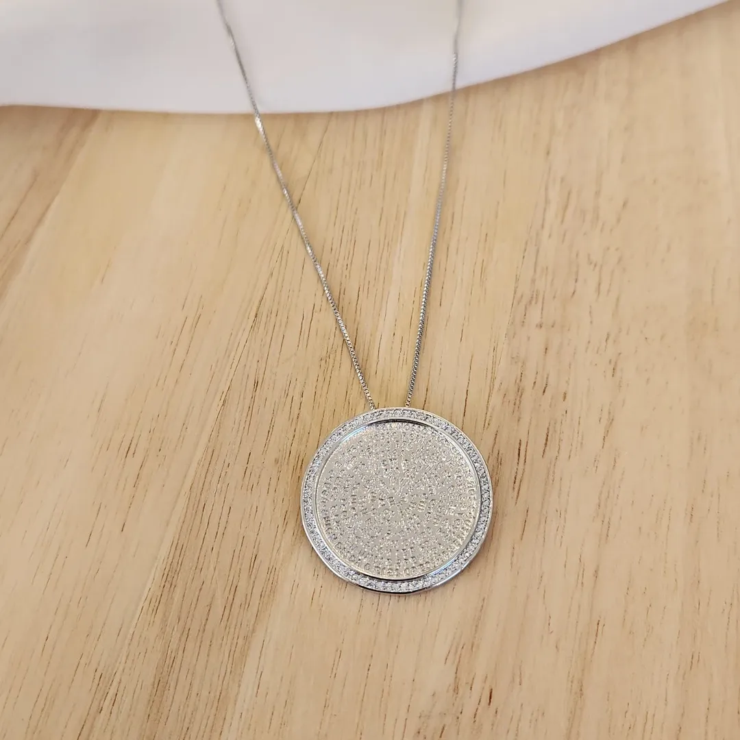 COLAR VENEZIANA PINGENTE PAI NOSSO CRAVEJADO EM MICROZIRCÔNIAS