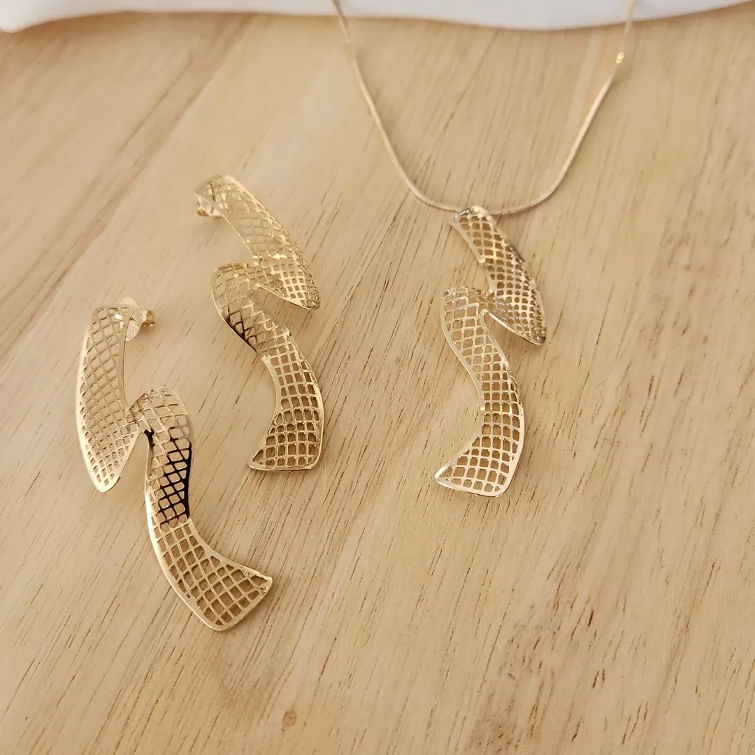 CONJUNTO COLAR E BRINCOS ORGÂNIC FORMATO ONDA