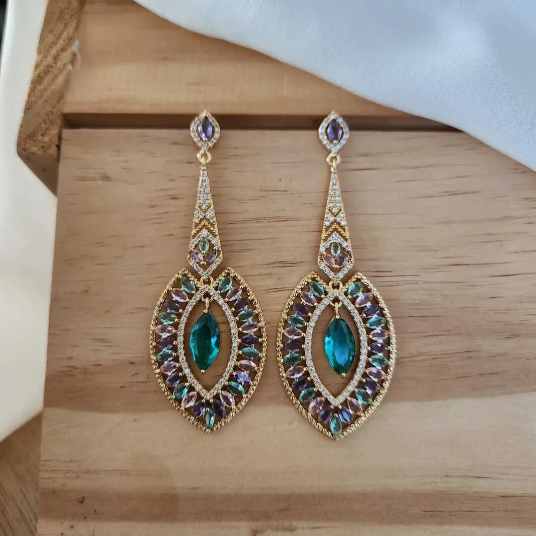 BRINCO FESTA GOTA CRAVEJADO EM NAVETES COLORIDAS E MICROZIRCÔNIAS CRISTAL