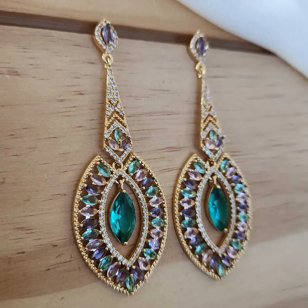 BRINCO FESTA GOTA CRAVEJADO EM NAVETES COLORIDAS E MICROZIRCÔNIAS CRISTAL