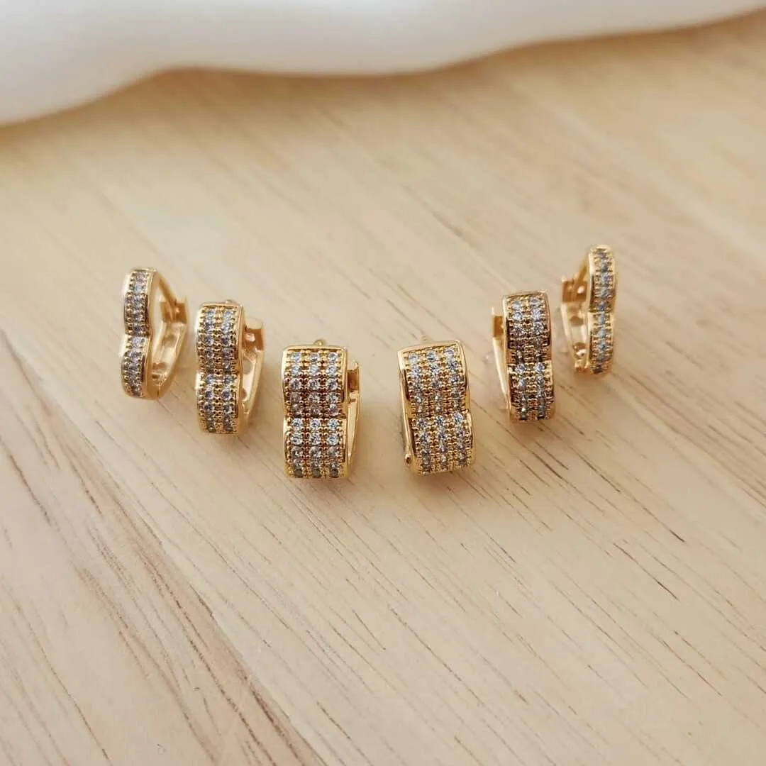 TRIO ARGOLINHAS CORAÇÕES CRAVEJADO EM MICROZIRCÔNIAS CRISTAL TRÊS FIOS