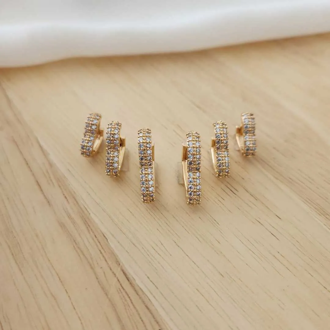 TRIO ARGOLINHAS CORAÇÕES CRAVEJADO EM MICROZIRCÔNIAS CRISTAL TRÊS TAMANHOS