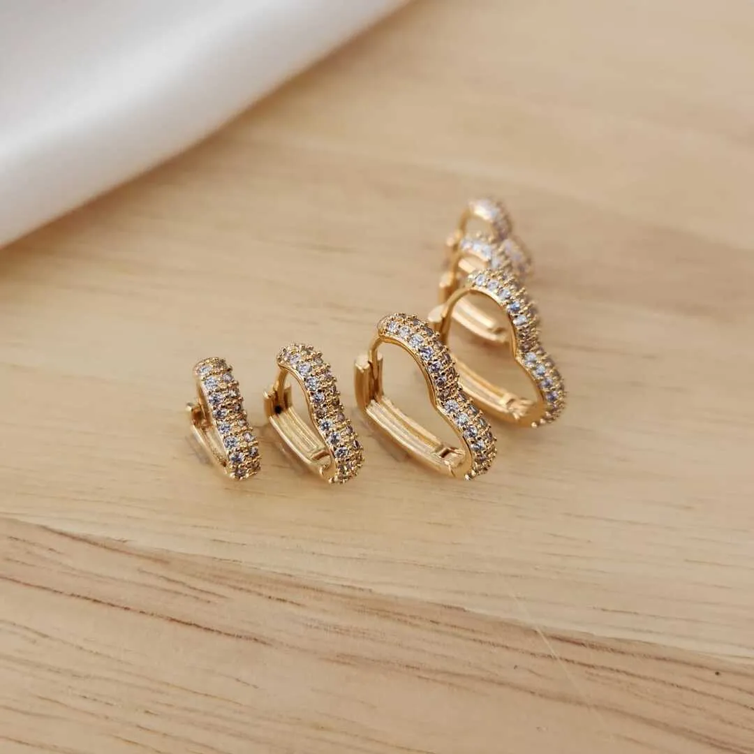 TRIO ARGOLINHAS CORAÇÕES CRAVEJADO EM MICROZIRCÔNIAS CRISTAL TRÊS TAMANHOS