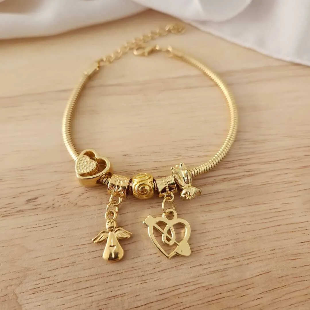 PULSEIRA DOURADA COM 5 BERLOQUES