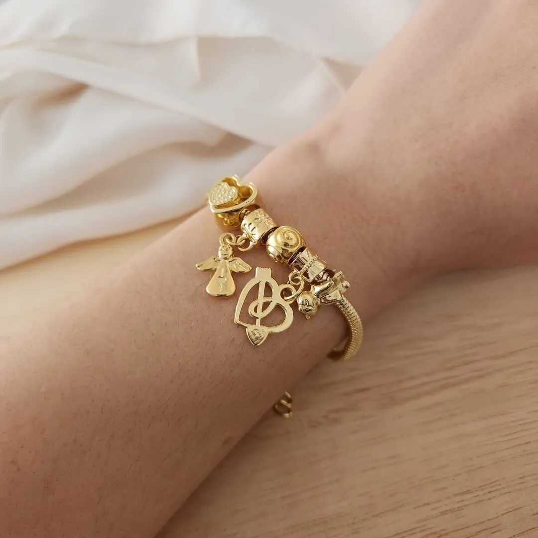 PULSEIRA DOURADA COM 5 BERLOQUES