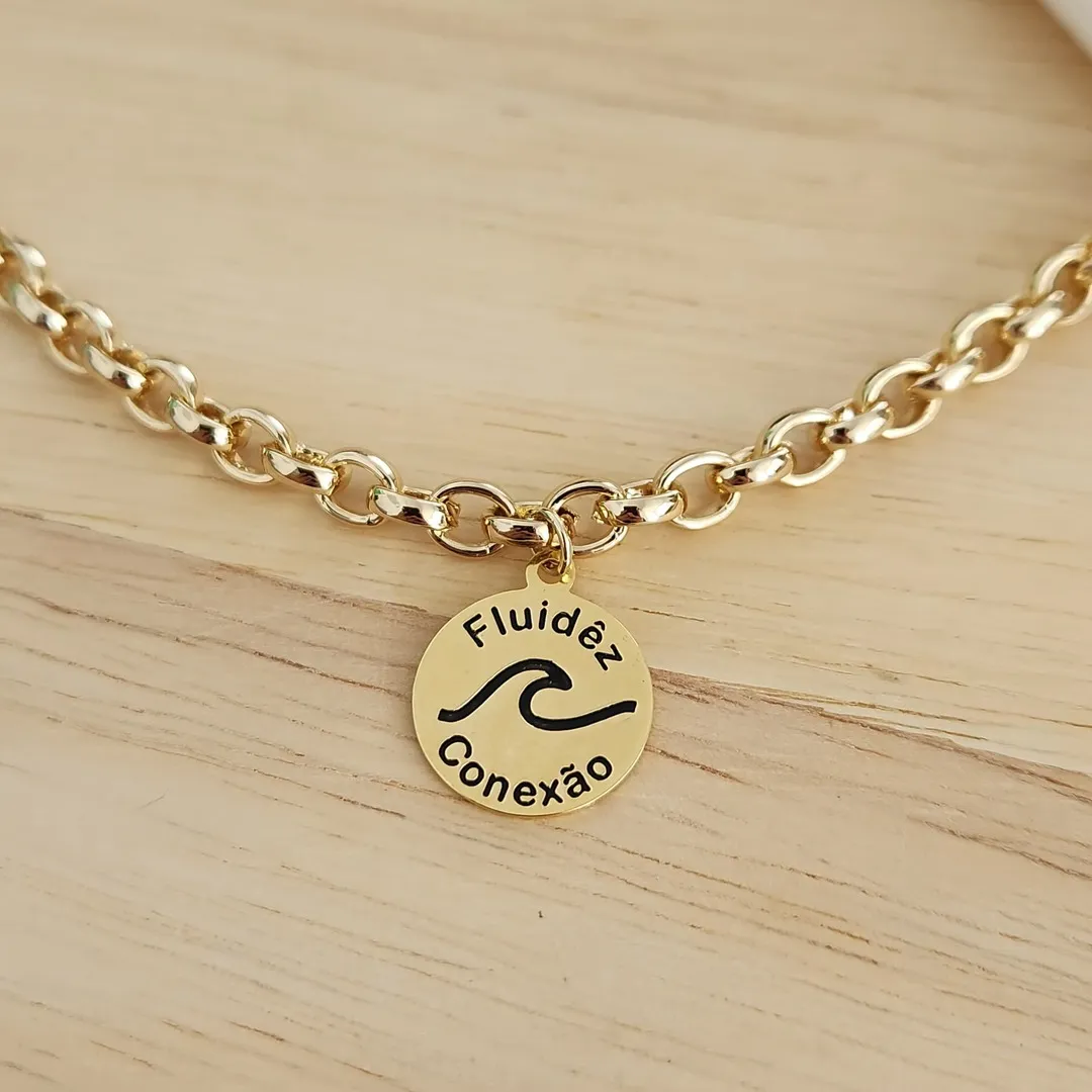 PULSEIRA DOURADA ELOS PINGENTE FLUIDÊZ, ONDA E CONEXÃO