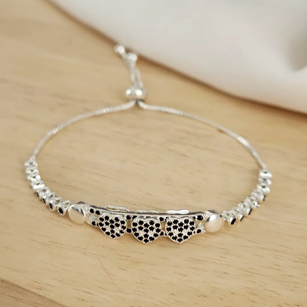 PULSEIRA SHAMBALA RÓDIO BRANCO CORAÇÕES CRAVEJADOS MICROZIRCÔNIAS NEGRAS