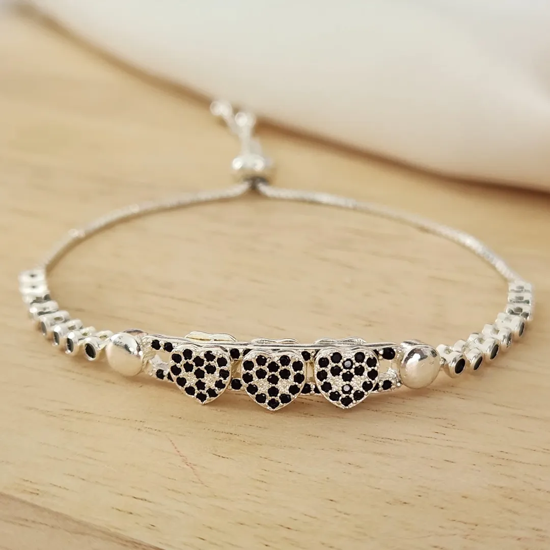 PULSEIRA SHAMBALA RÓDIO BRANCO CORAÇÕES CRAVEJADOS MICROZIRCÔNIAS NEGRAS
