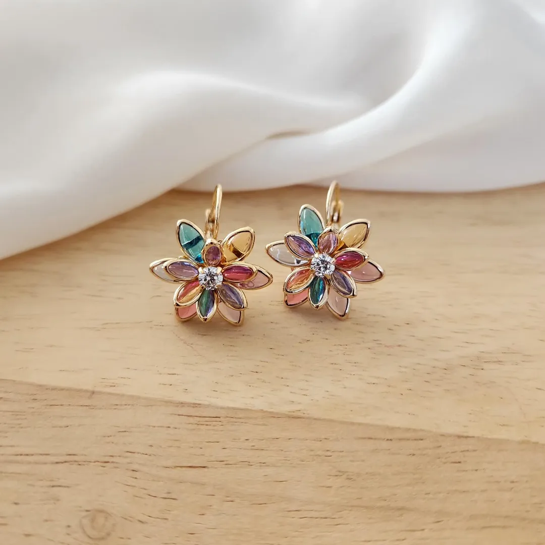 BRINCO GANCHO FLOR LOTUS TONS CLAROS G PONTAS