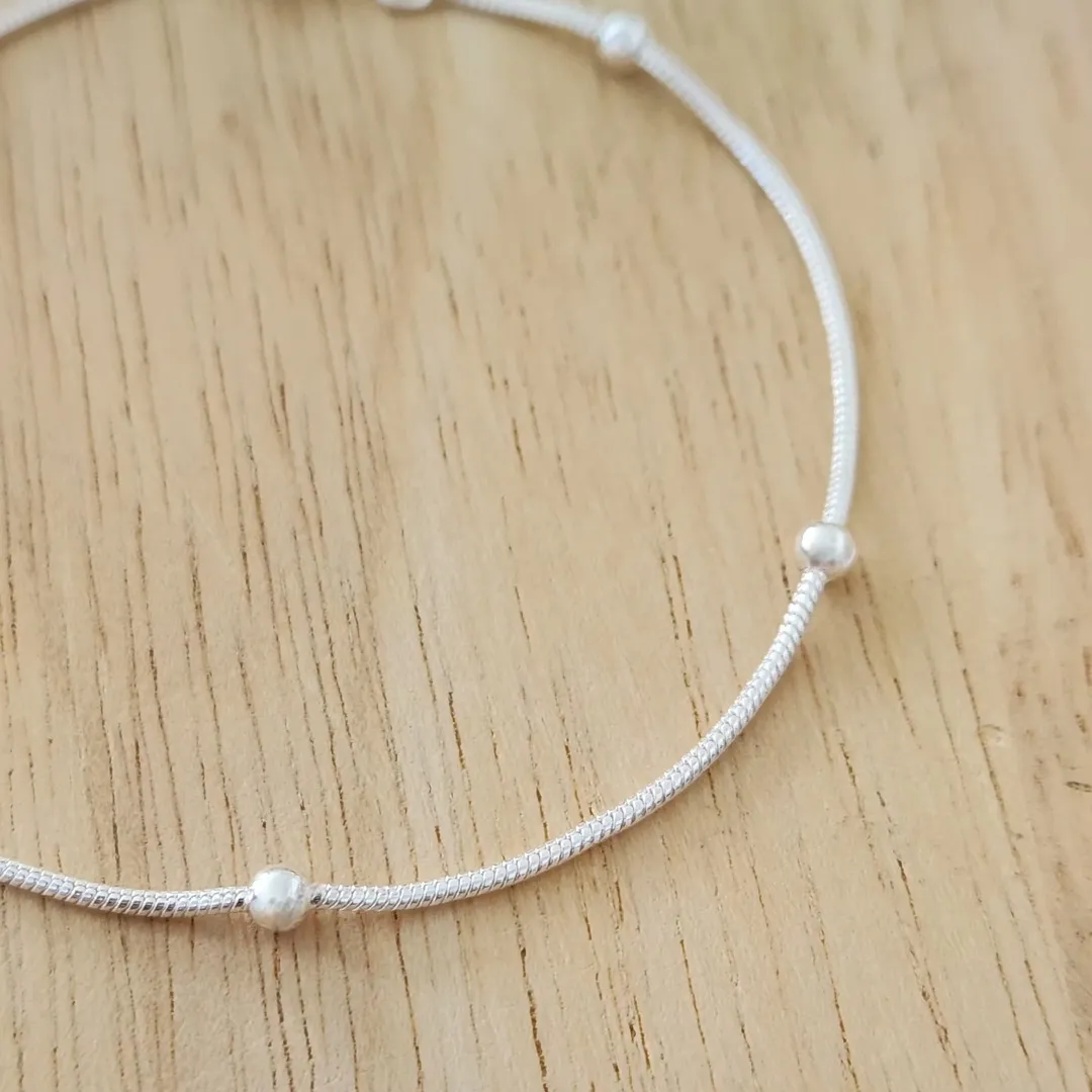 PULSEIRA RABO DE RATO COM BOLINHA 18CM