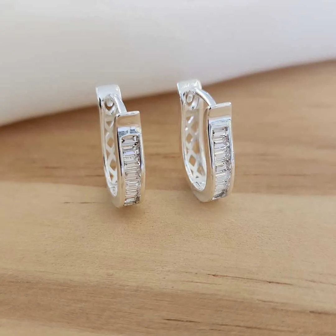 ARGOLA BANHO DE PRATA ESTILO GOTA CRAVEJADA EM NAVETES