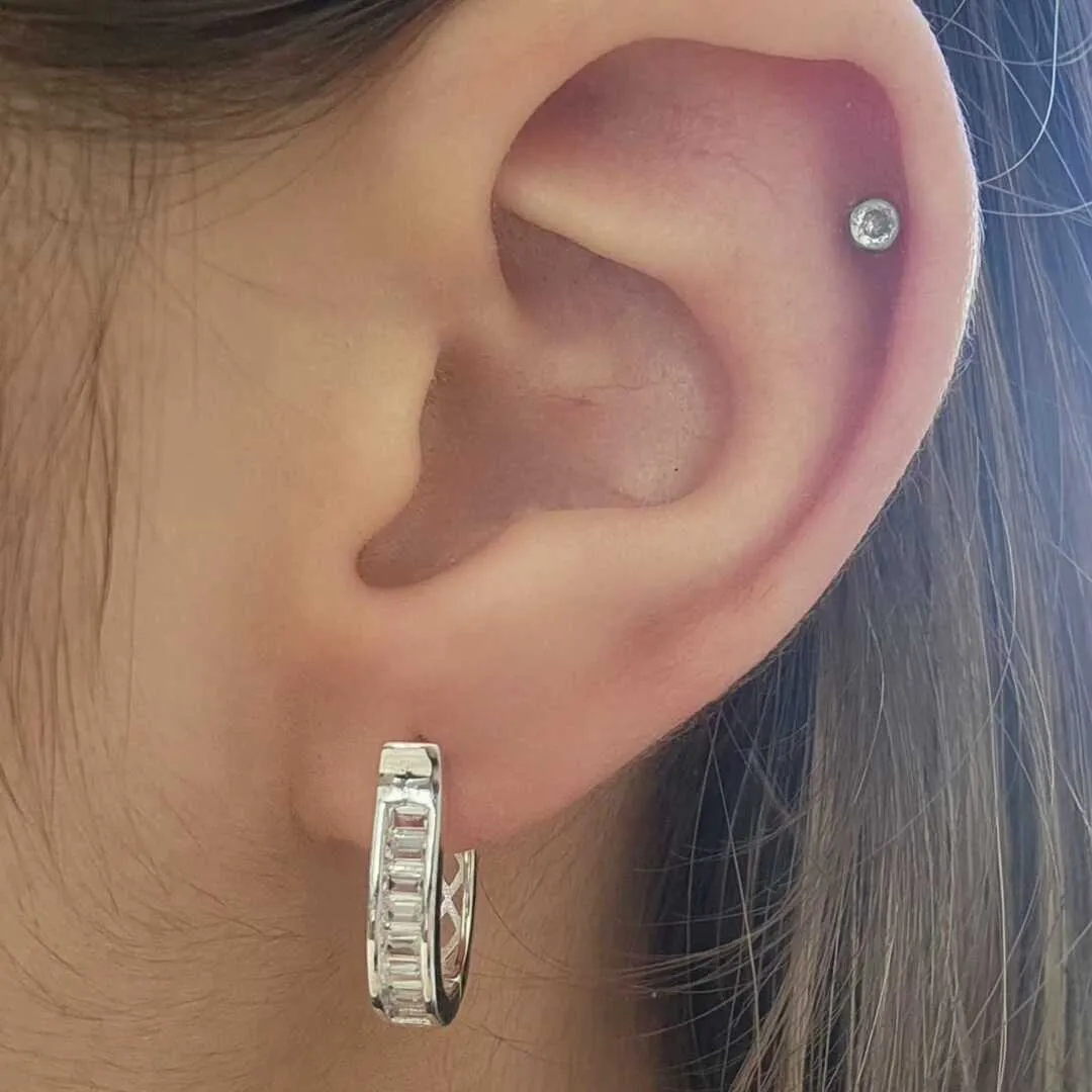 ARGOLA BANHO DE PRATA ESTILO GOTA CRAVEJADA EM NAVETES