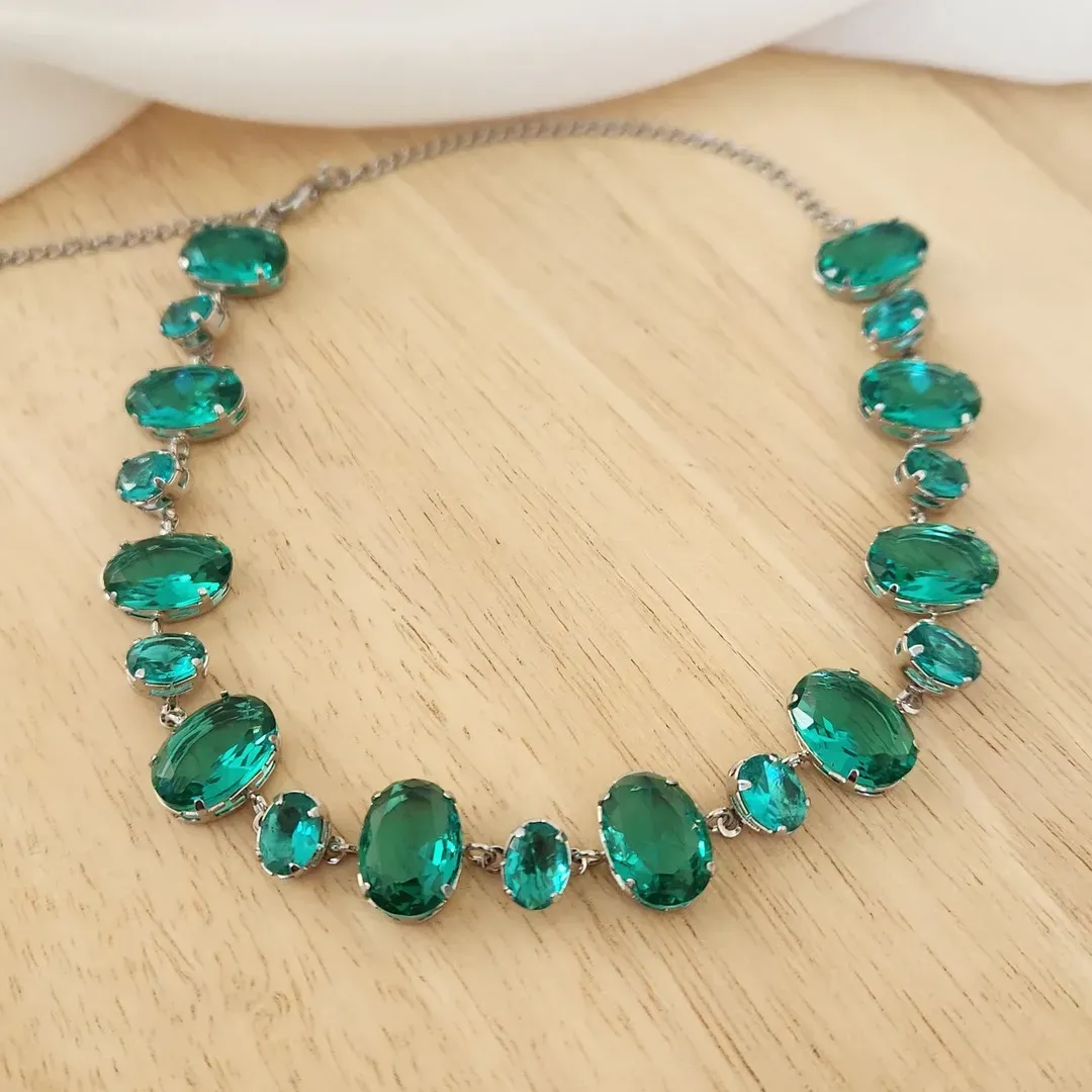 COLAR CHOKER LUXO PEDRAS FORMAS VERDE ESMERALDA