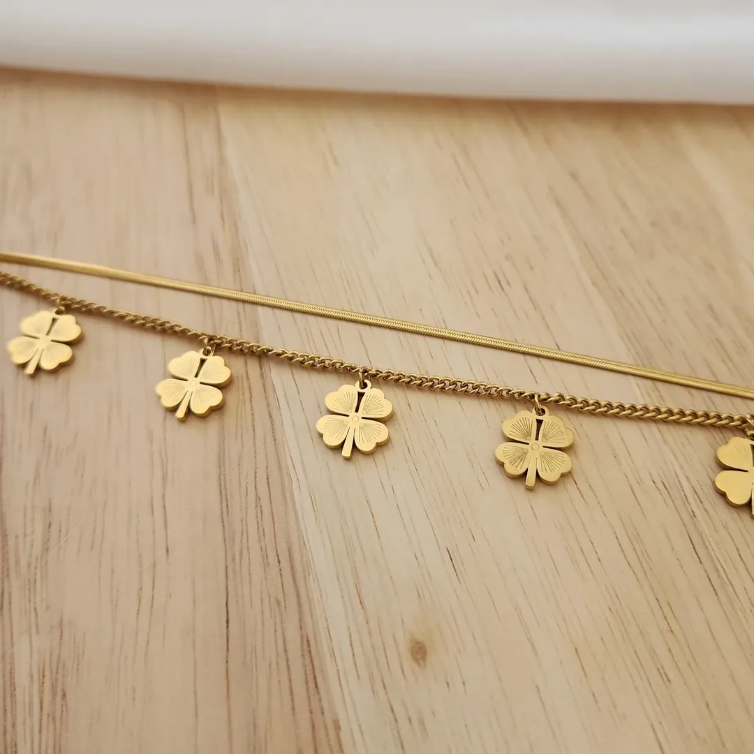 PULSEIRA AÇO DOURADA DOIS FIOS TREVOS DE QUATRO FOLHAS
