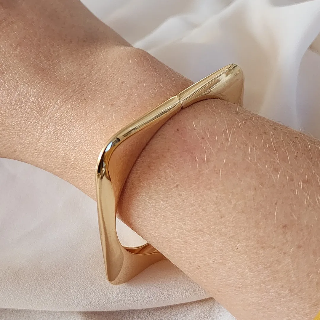 BRACELETE DOURADO QUADRADO