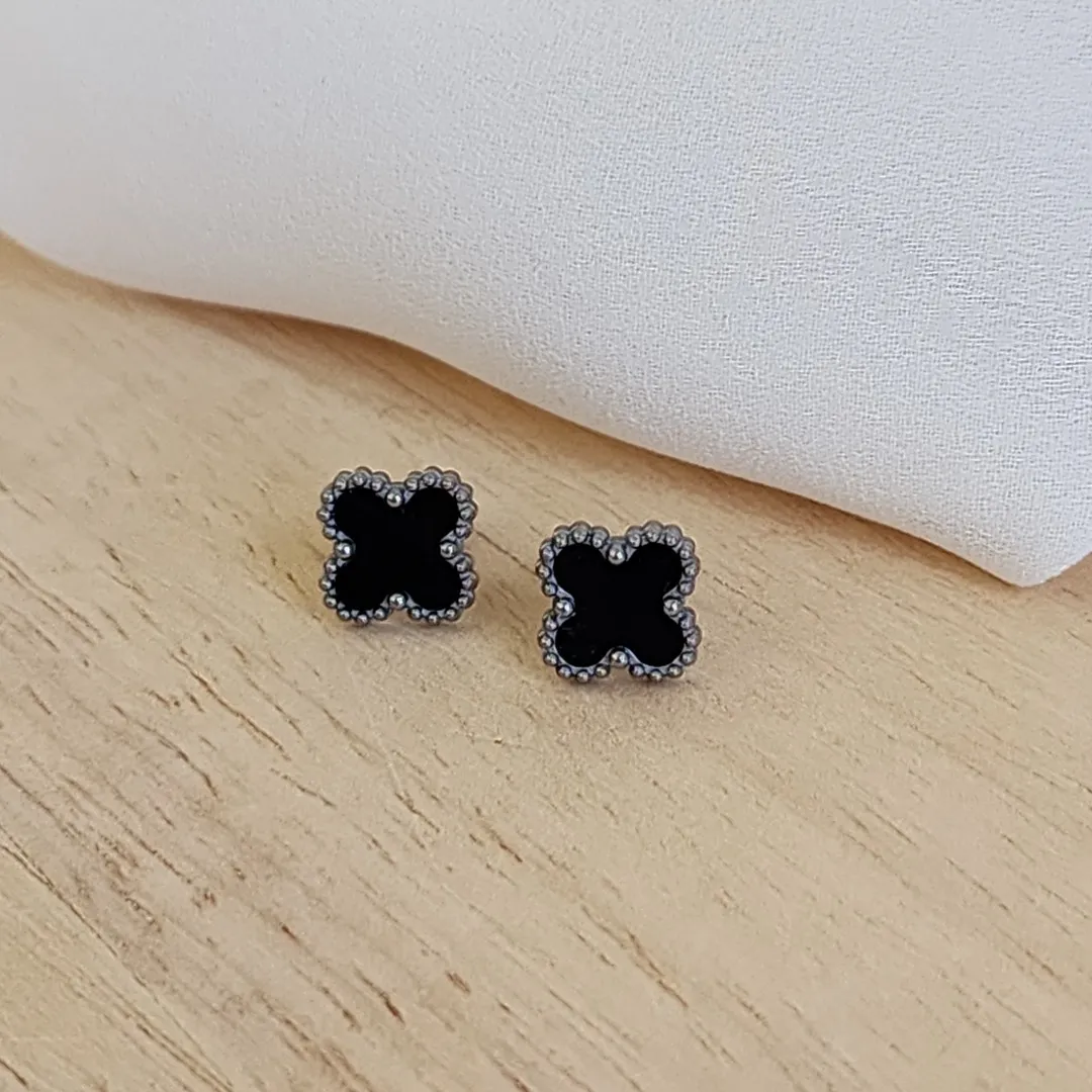 BRINCO AÇO TREVO PRETO M