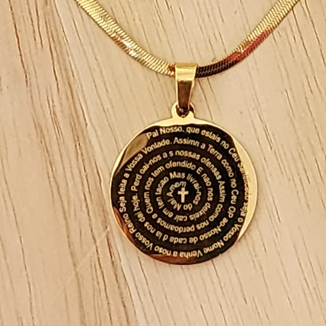 COLAR AÇO DOURADO FITA 45CM PINGENTE PAI NOSSO GRANDE