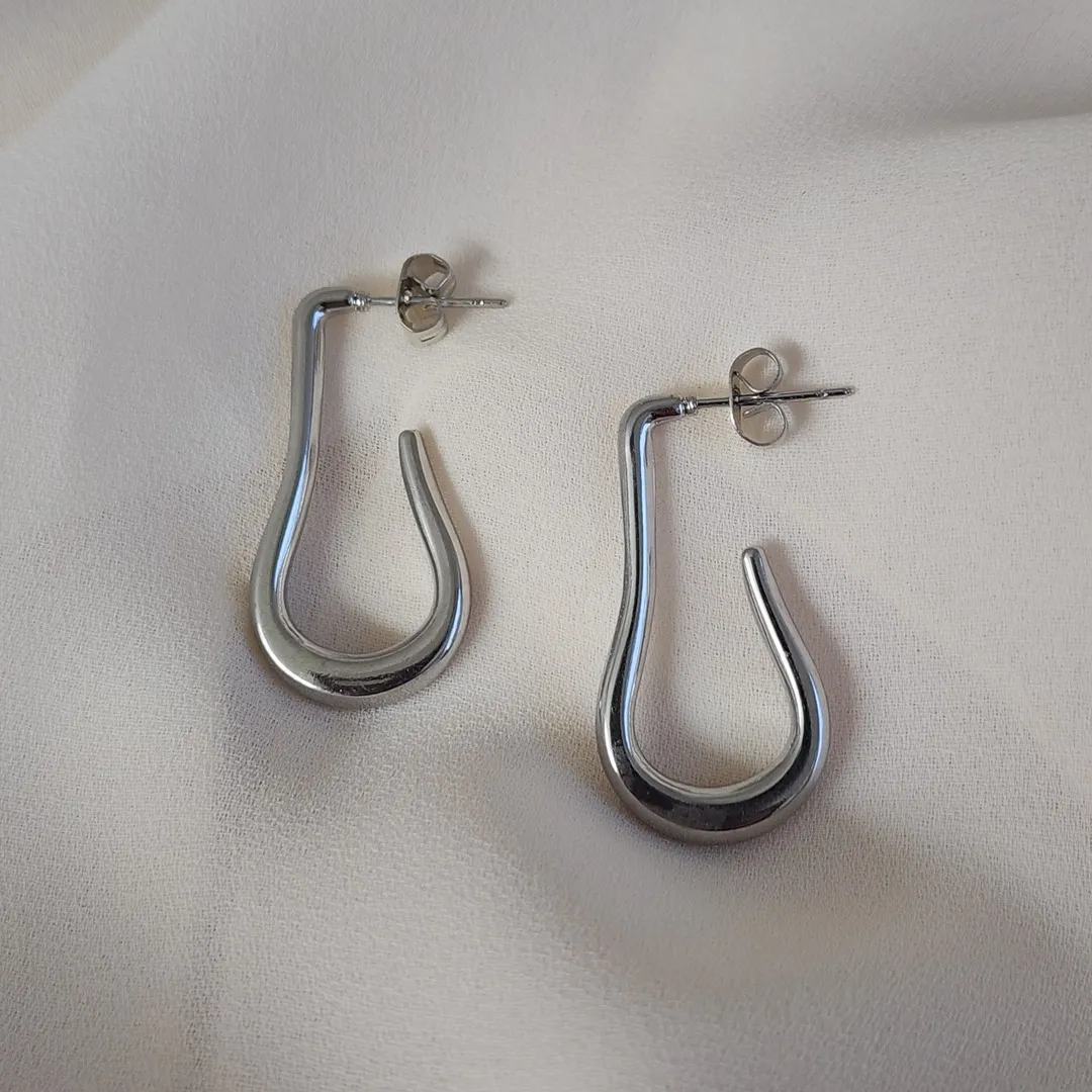 BRINCO ARGOLA GOTA ORGÂNCA AÇO