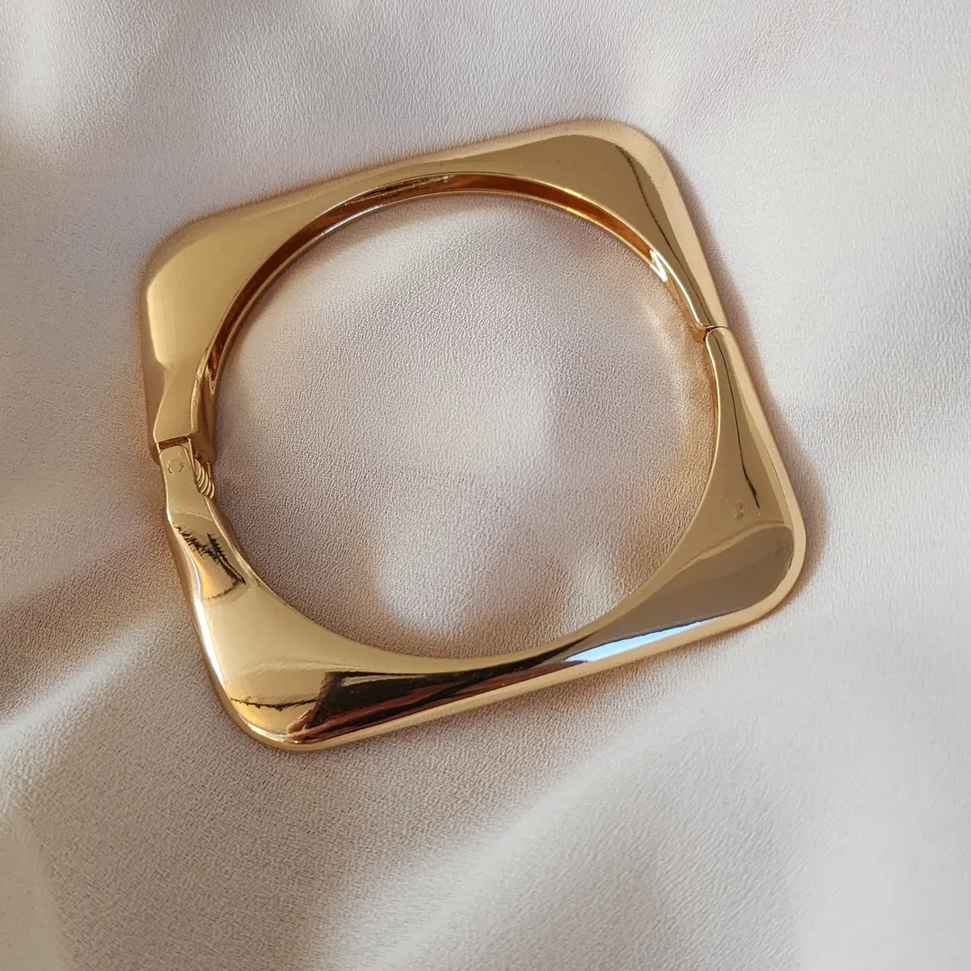 BRACELETE DOURADO QUADRADO