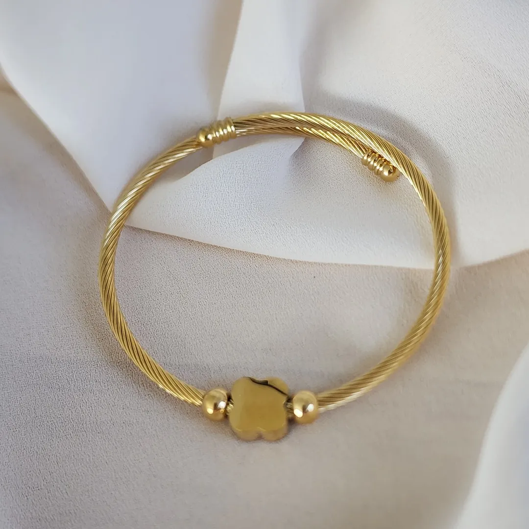 BRACELETE PULSEIRA AÇO ARO PINGENTE TREVO DOURADA