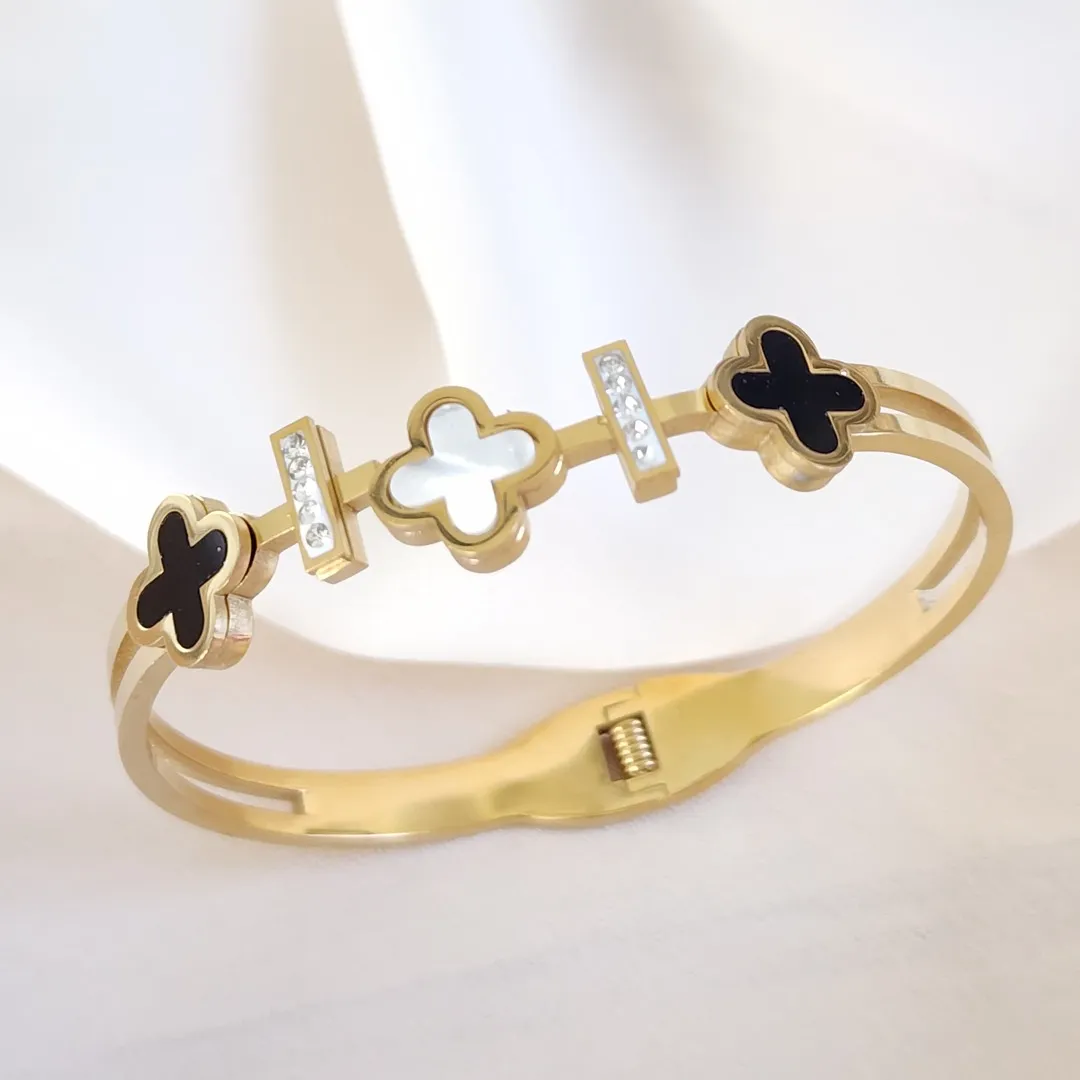 BRACELETE PULSEIRA AÇO TREVOS PRETO E PÉROLA