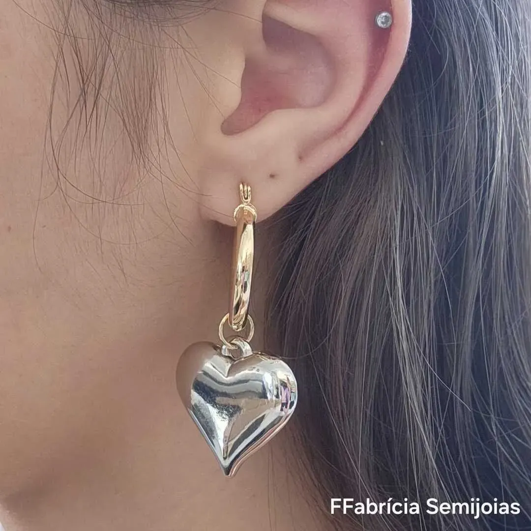 BRINCO ARGOLA COM PINGENTE DE CORAÇÃO DIS BANHOS