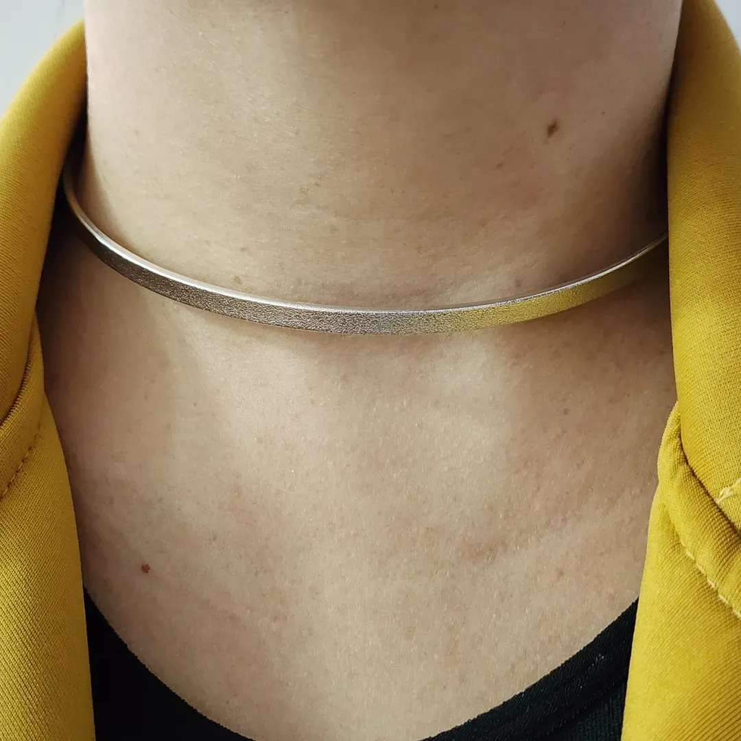 COLAR GARGANTINHA CHOKER CHAPADA PRATA FOSQUEADA