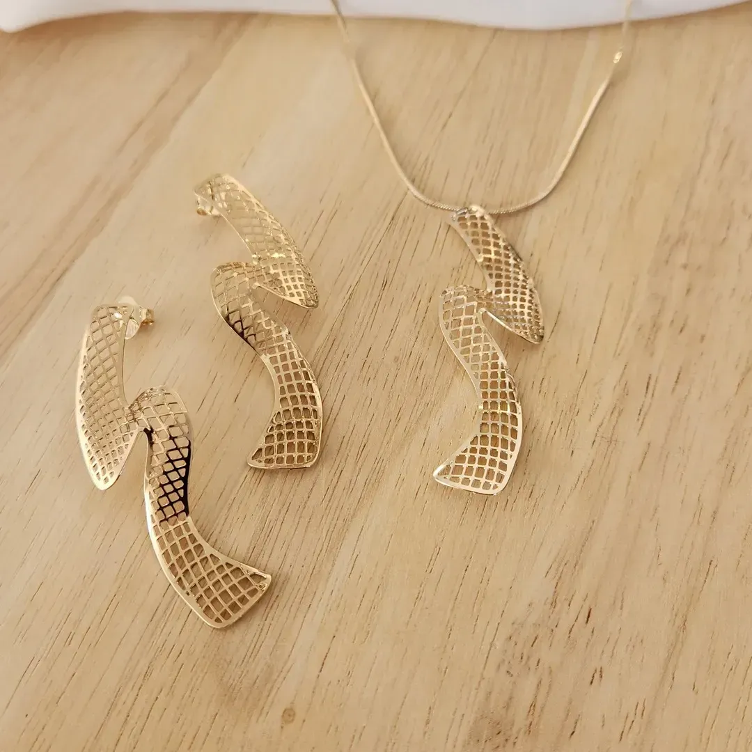 CONJUNTO COLAR E BRINCOS ORGÂNIC FORMATO ONDA