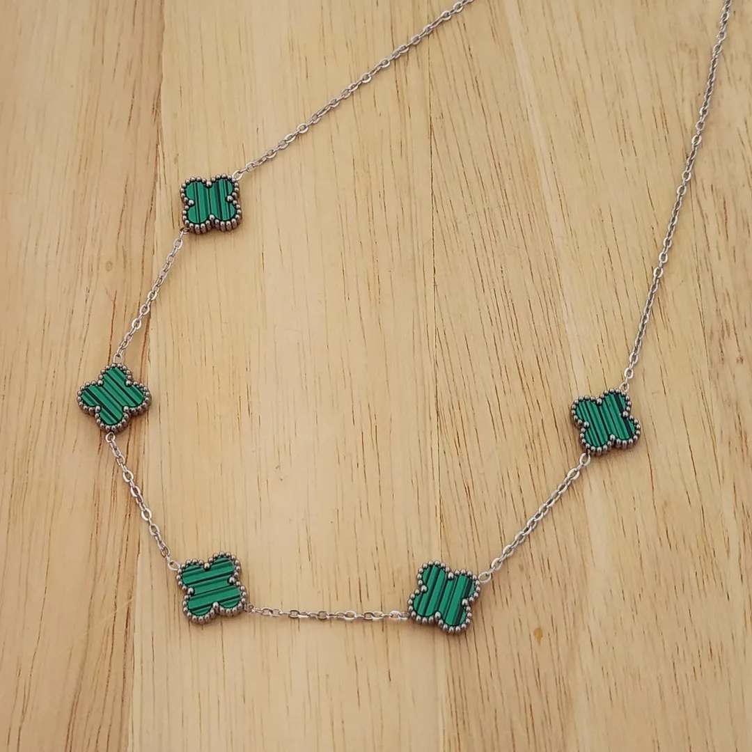 COLAR AÇO CINCO TREVOS VERDES G