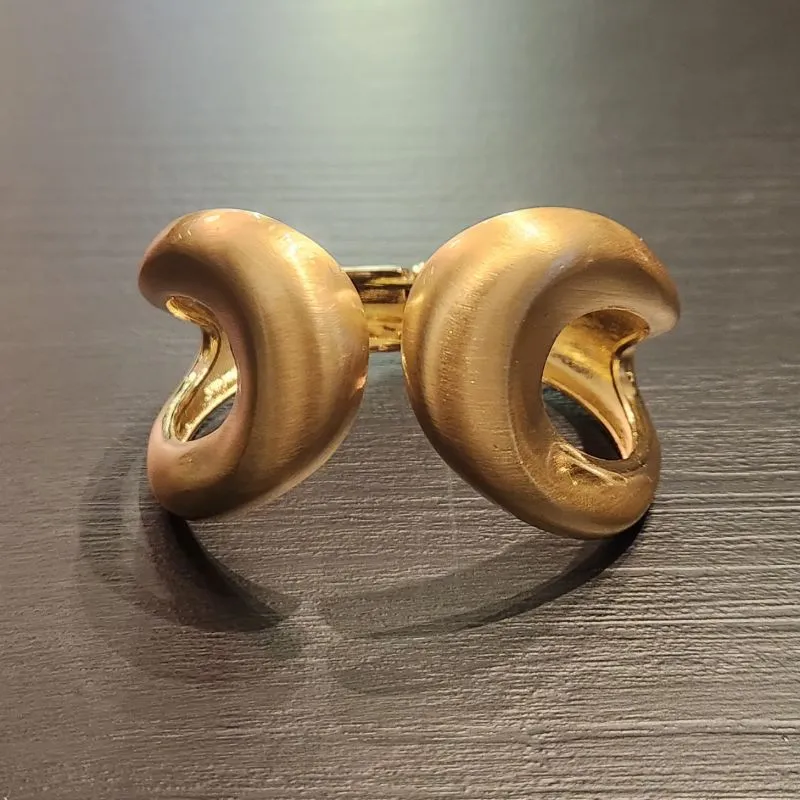 BRACELETE DOURADA FOSQUEADA AJUSTÁVEL DUAS GOTAS VAZADAS