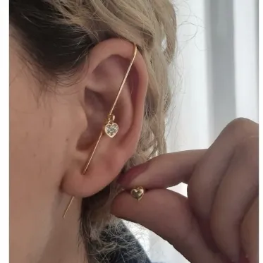 BRINCO DOURADO TRANSVERSAL PIERCING FAKE CORAÇÃO DETALHE ZIRCÔNIA CRISTAL