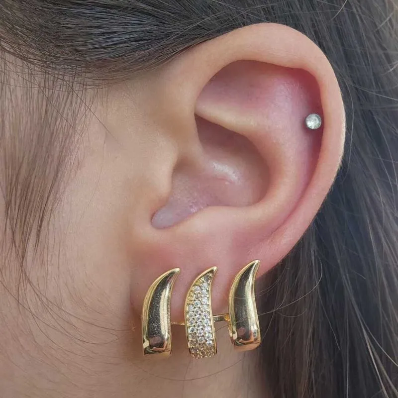 BRINCO EAR CUFF TRÊS FIOS COM UM CRAVEJADO EM MICROZIRCÔNIAS CRISTAL