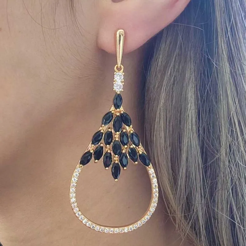 BRINCO FESTA GOTA CRAVEJADO EM NAVETES PRETAS E MICROZIRCÔNIAS CRISTAL