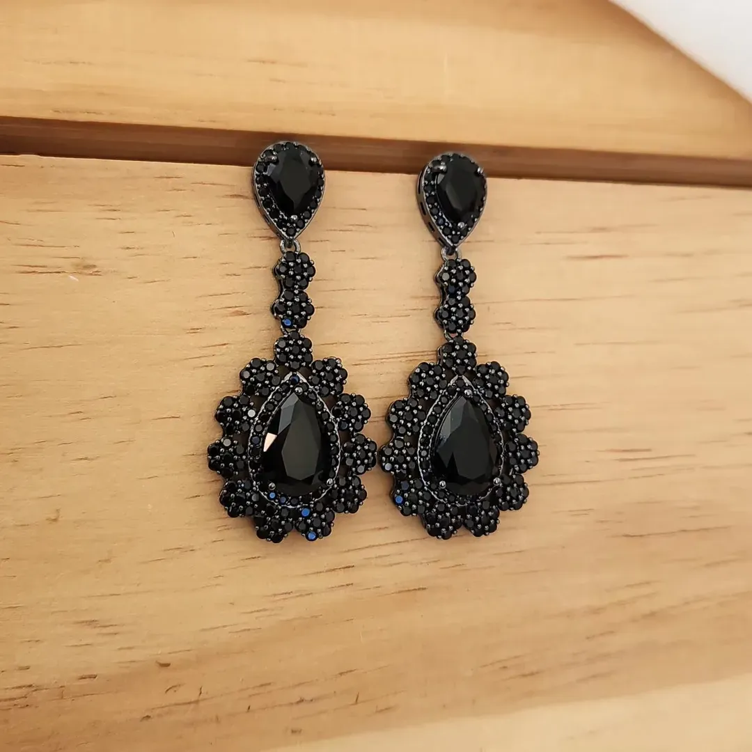 BRINCO FESTA RÓDIO NEGRO ZIRCÔNIA NEGRA CRAVEJADO