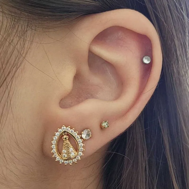 BRINCO NOSSA SENHORA APARECISA CRAVEJADA EM MICROZIRCÔNIA CRISTAL