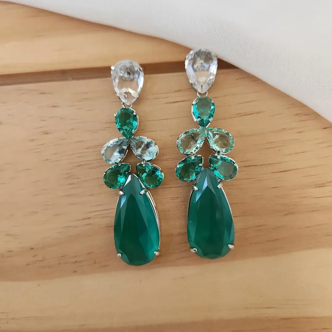 BRINCOS LUXO PEDRAS FORMAS TONS DE VERDE