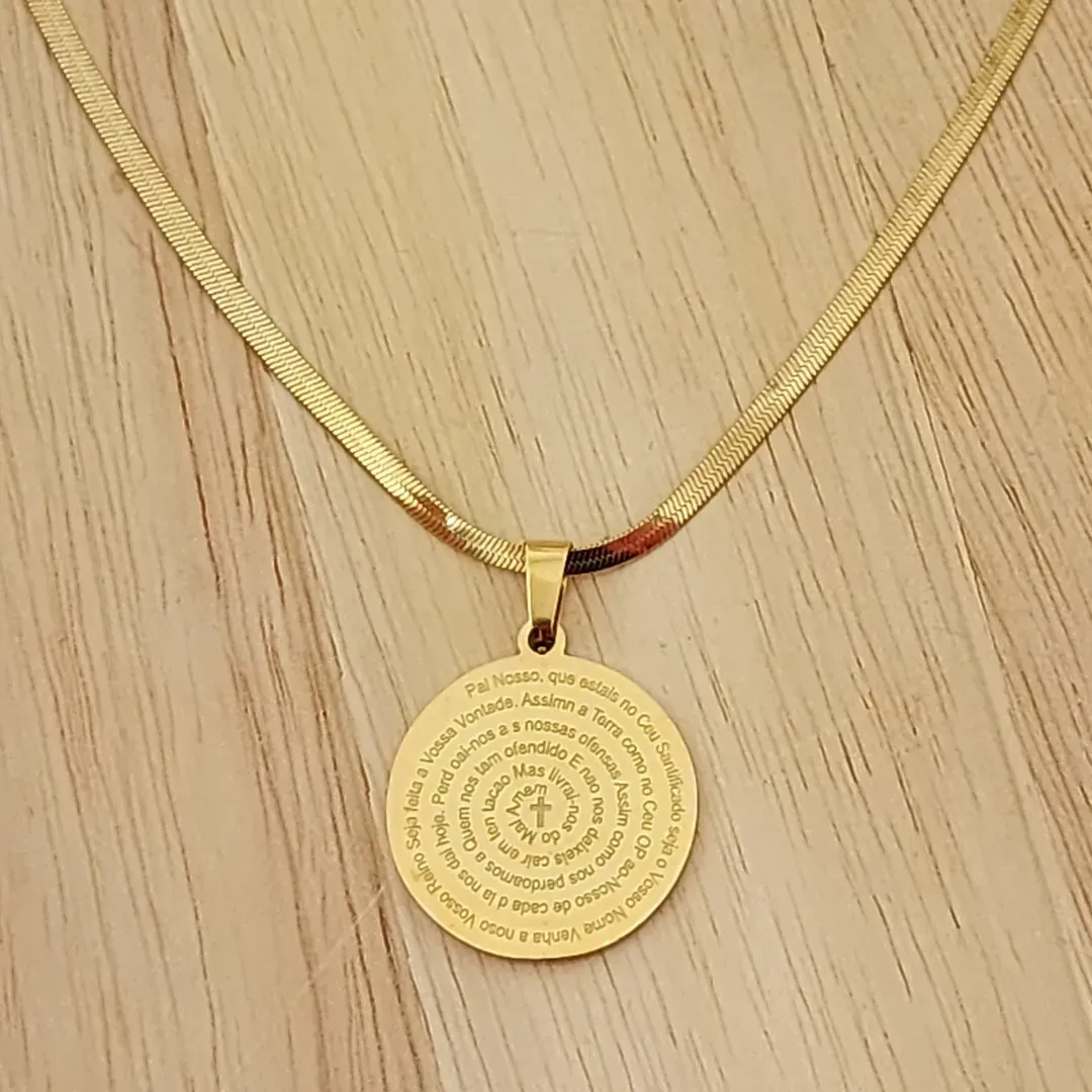 COLAR AÇO DOURADO FITA 45CM PINGENTE PAI NOSSO GRANDE