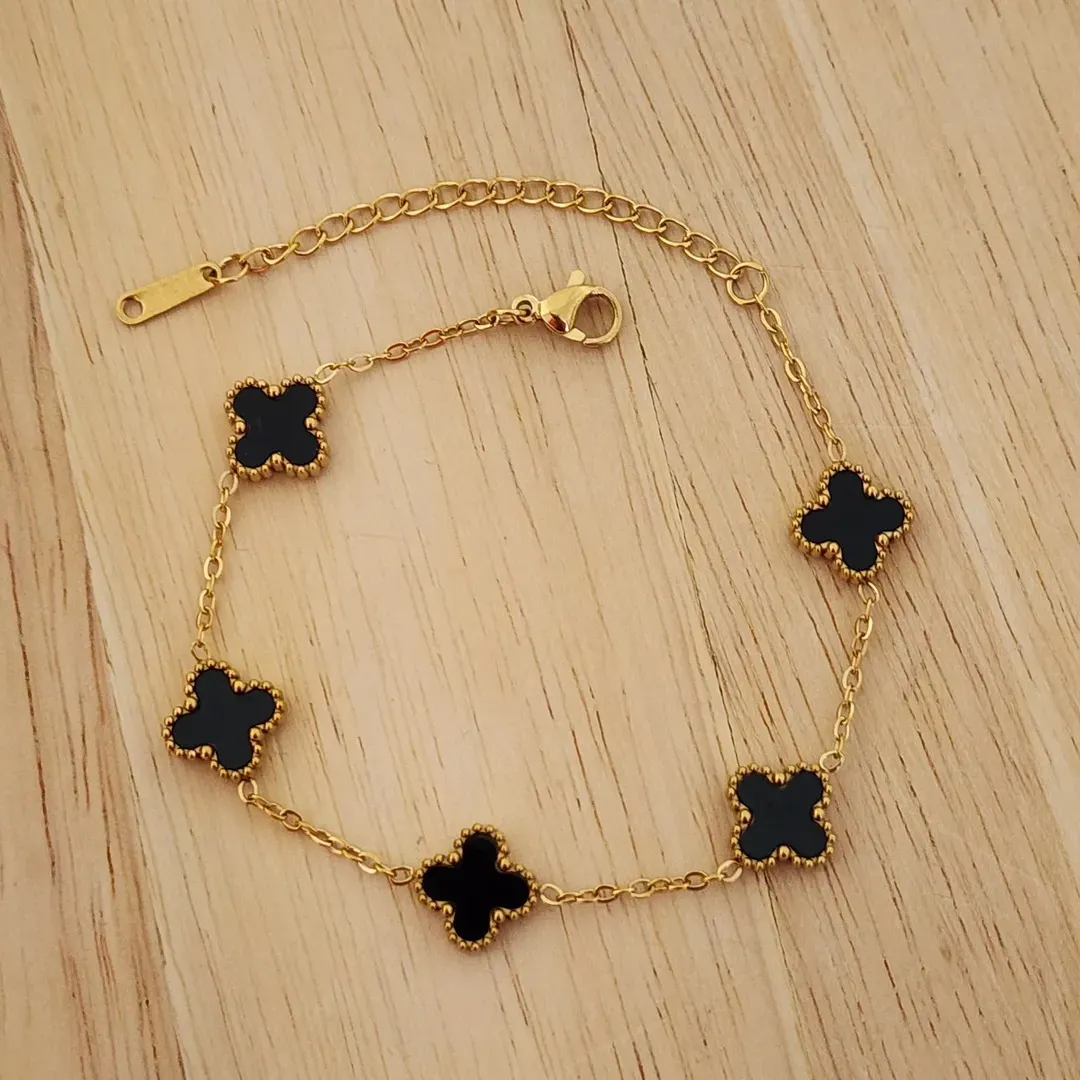 PULSEIRA AÇO DOURADA CINCO TREVOS PRETO M