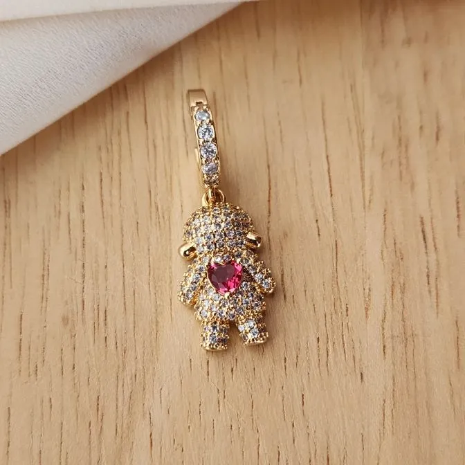 PINGENTE MENINA CORAÇÃO AZUL CRAVEJADO EM ZIRCÔNIAS CRISTAL FECHO GANCHO